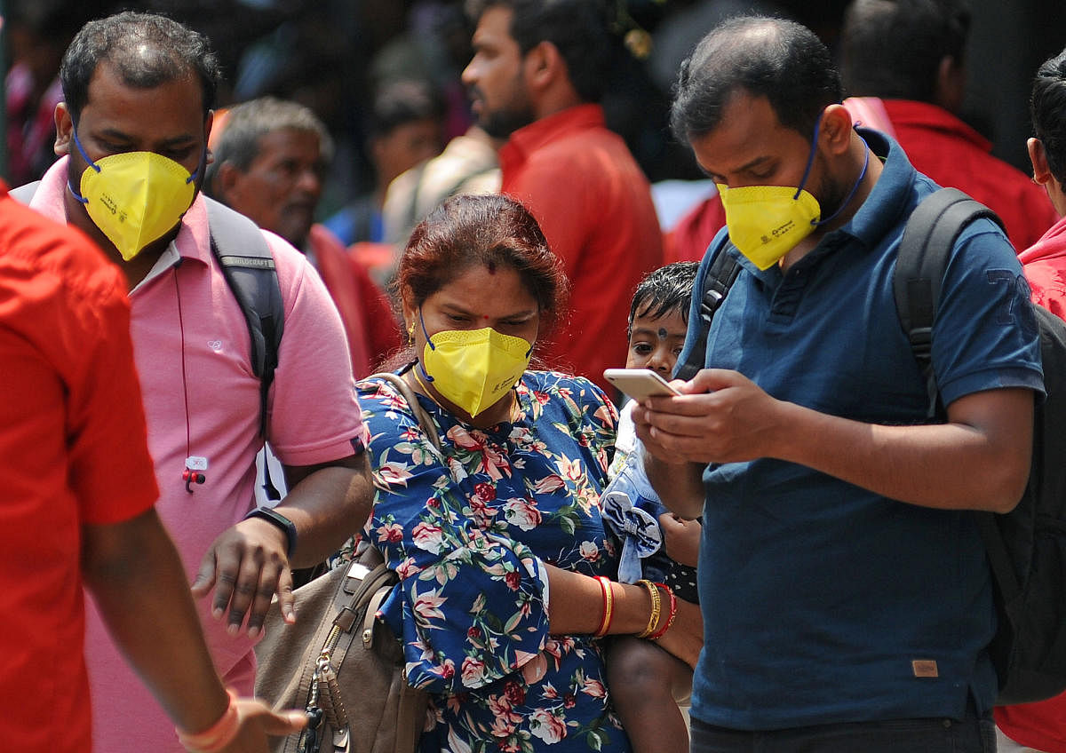 Passengers wearing wask amid Coronavirus fear (DH Photo)