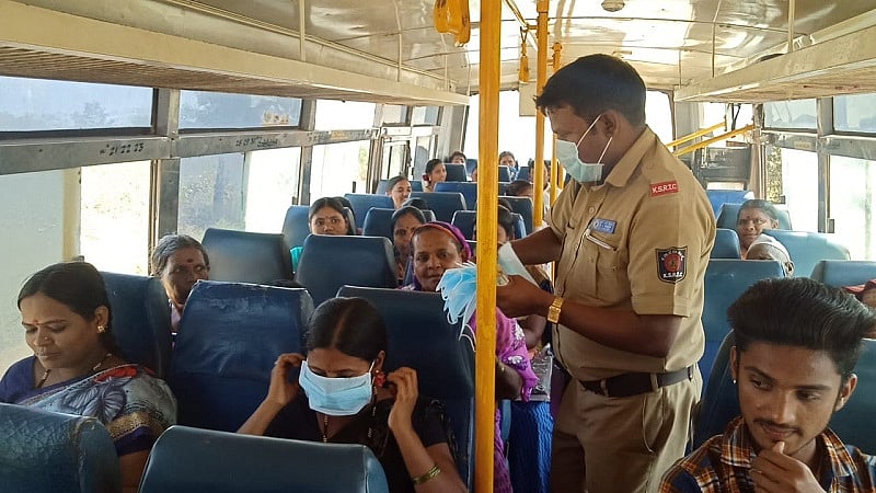 Coronavirus: Karnataka bus driver, conductor distribute free masks to ...