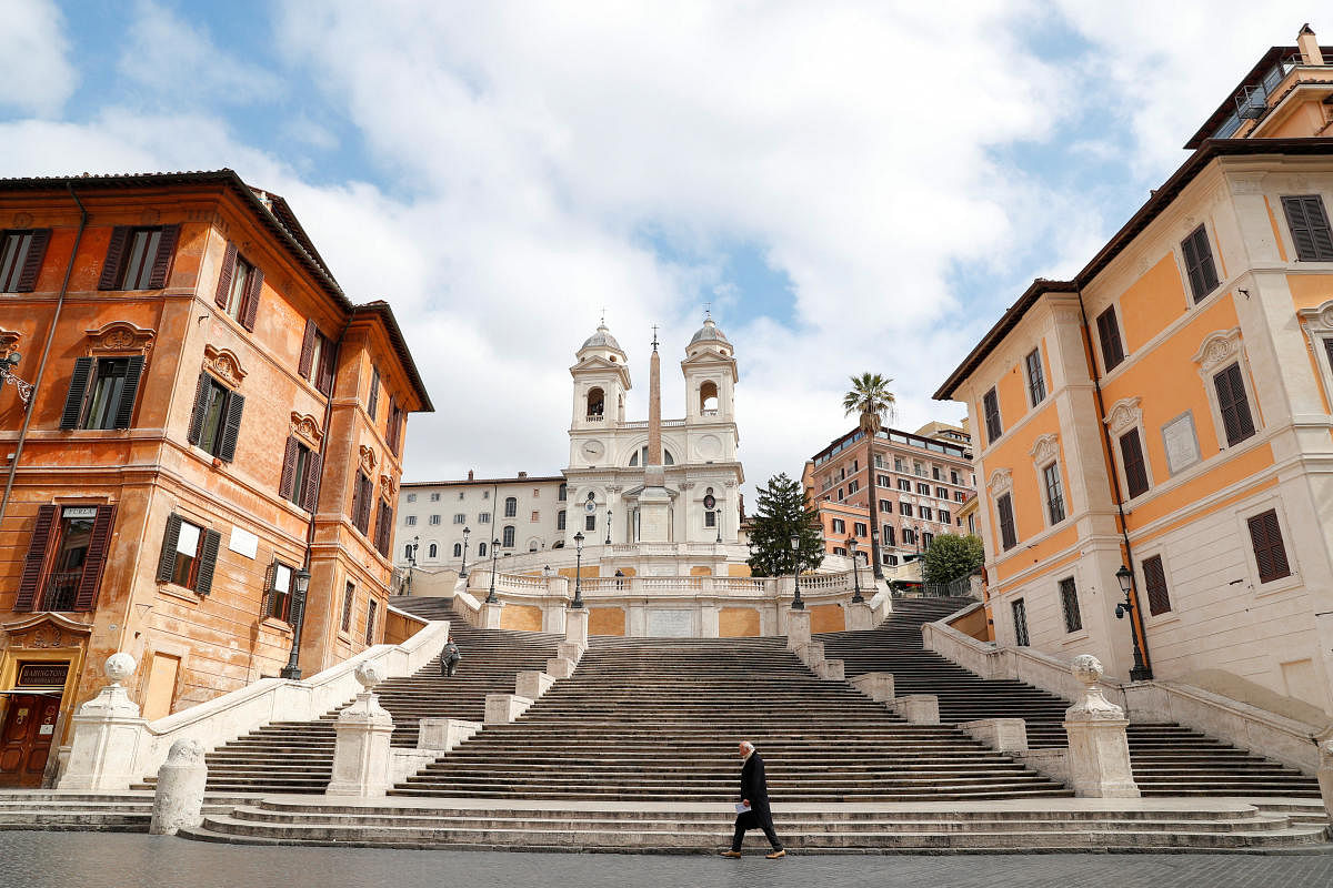A man walks past the deserted Rome's Spanish Steps, on the fourth day of an unprecedented lockdown across of all Italy imposed to slow the outbreak of coronavirus, in Rome, Italy, March 13, 2020. (Reuters Photo)