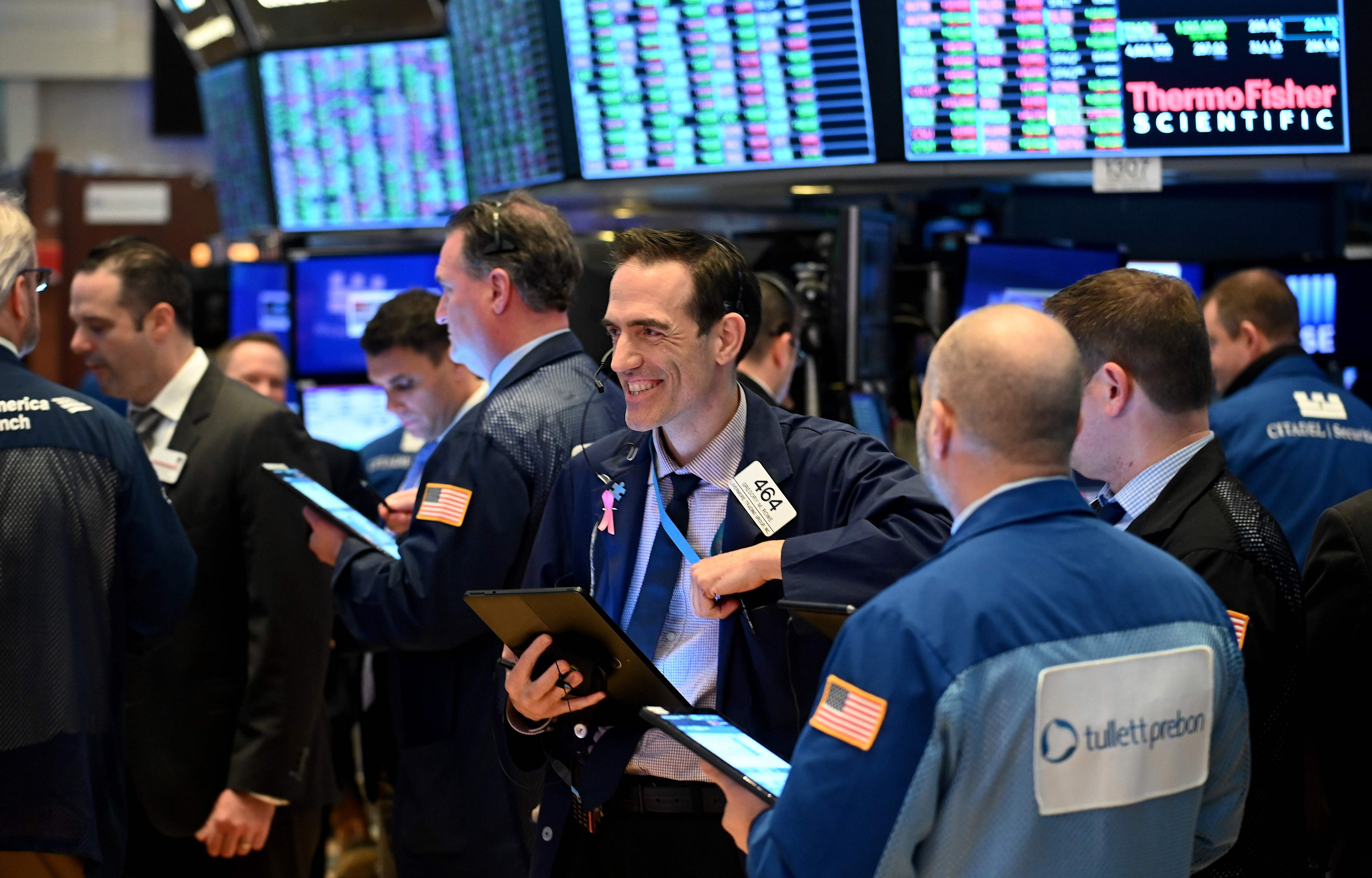 Traders are seen at the NYSE. (AFP photo)