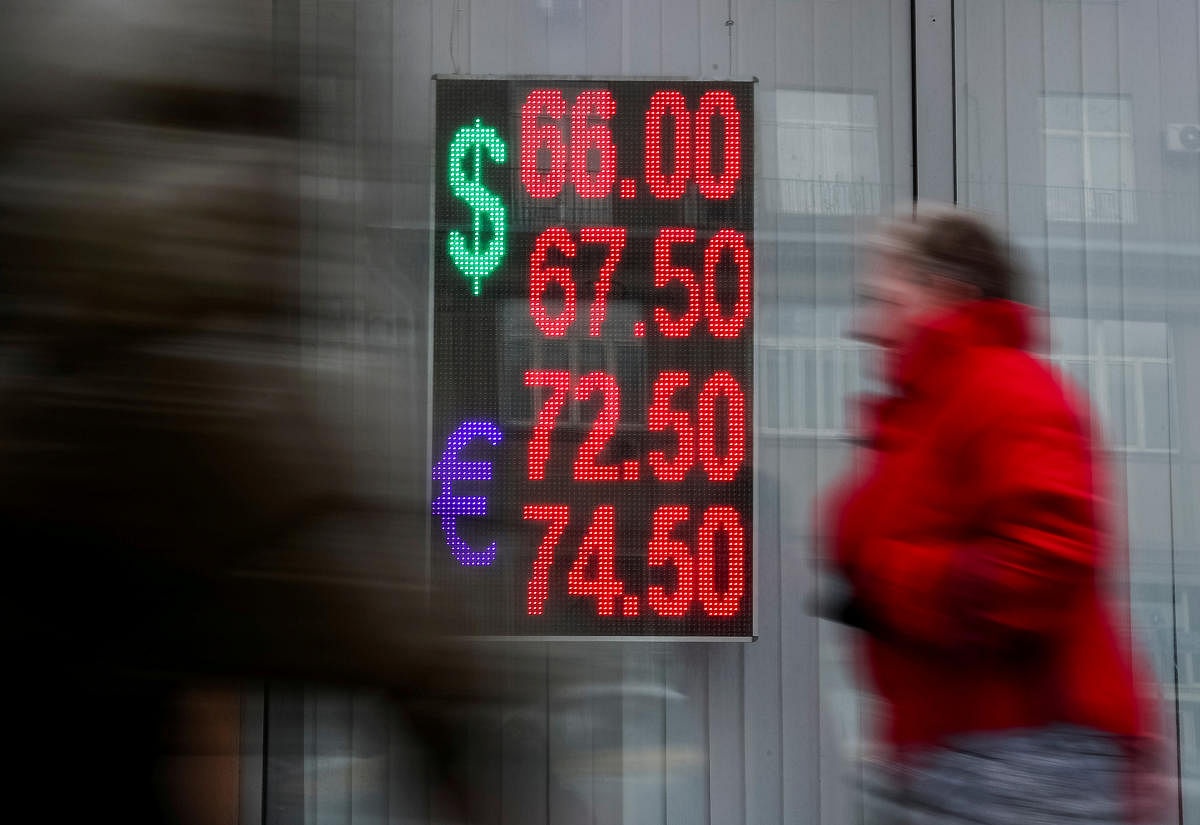 A board, showing the currency exchange rates of the Euro and the U.S. dollar against the Russian rouble, on a street in Moscow, Russia February 28, 2020. (REUTERS Photo)