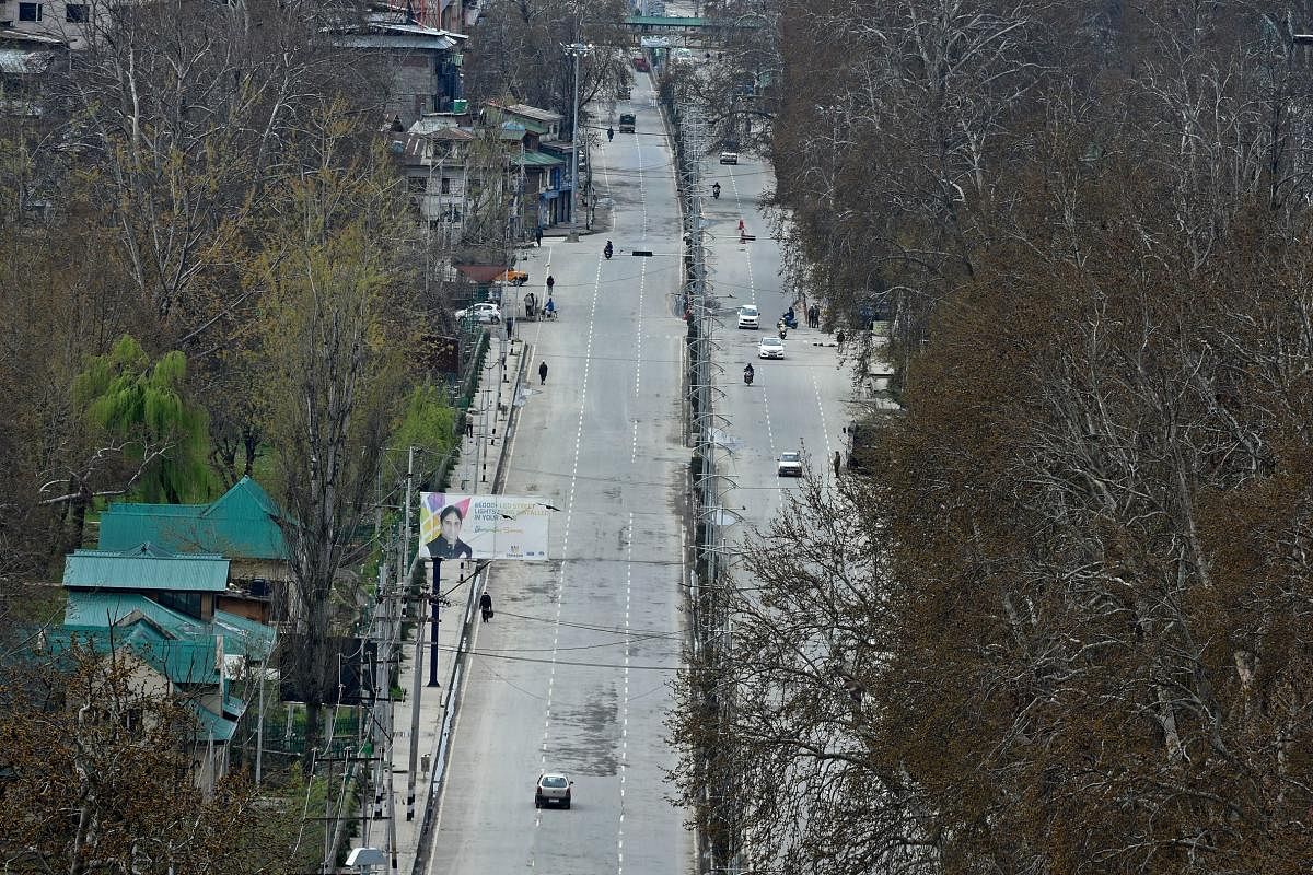 A view of a deserted street during the first day of a 21-day government-imposed nationwide lockdown as a preventive measure against the COVID-19 (AFP Photo)