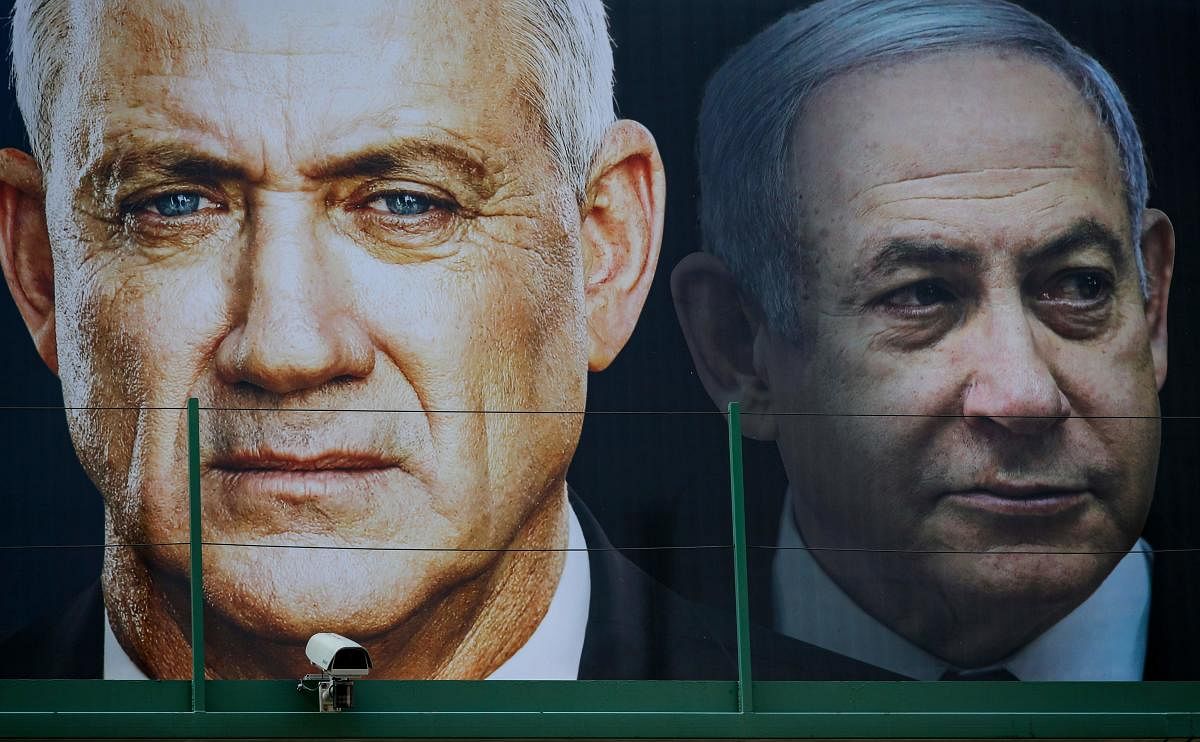  The face of (L to R) Isreels's leader Benny Gantz and Prime Minister Benjamin Netanyahu