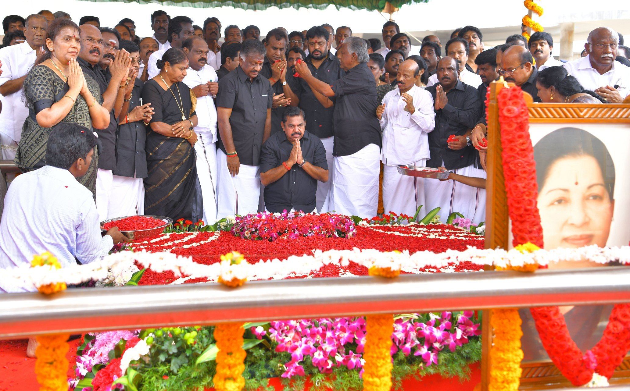 Clad in black shirts, Panneerselvam and Palaniswami laid a wreath at the memorial even as thousands of cadres chanted slogans praising Jayalalithaa. (Twitter Photo/@AIADMKOfficial)