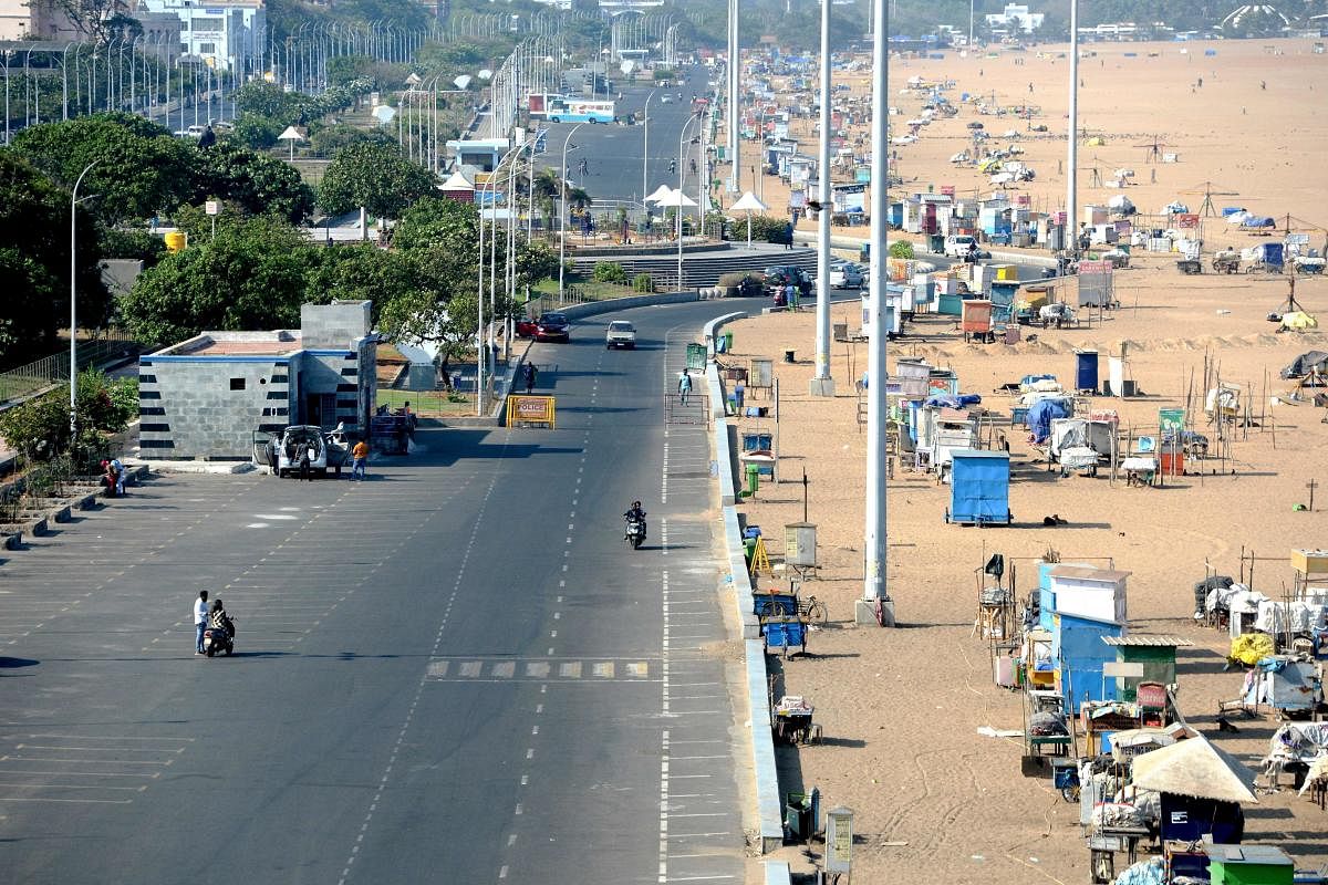 A deserted road next to Marina beach is seen amid concerns over the spread of the COVID-19 novel coronavirus, in Chennai on March 21, 2020. (AFP Photo)
