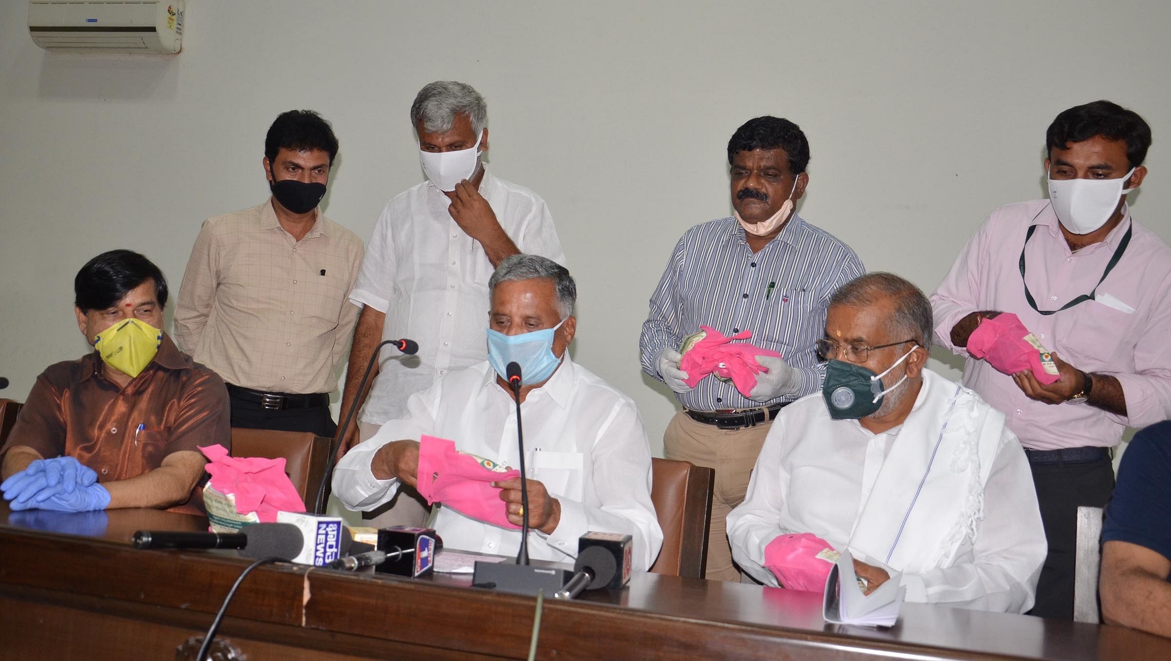 District in-charge Minister V Somanna releases health kits, issued by Mysuru-Chamarajanagar DCC Bank. (DH Photo)