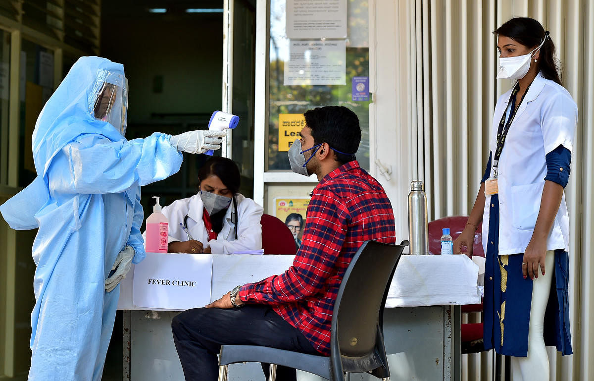 A fever clinic at Vidyapeetha Circle. DH PHOTO/RANJU P