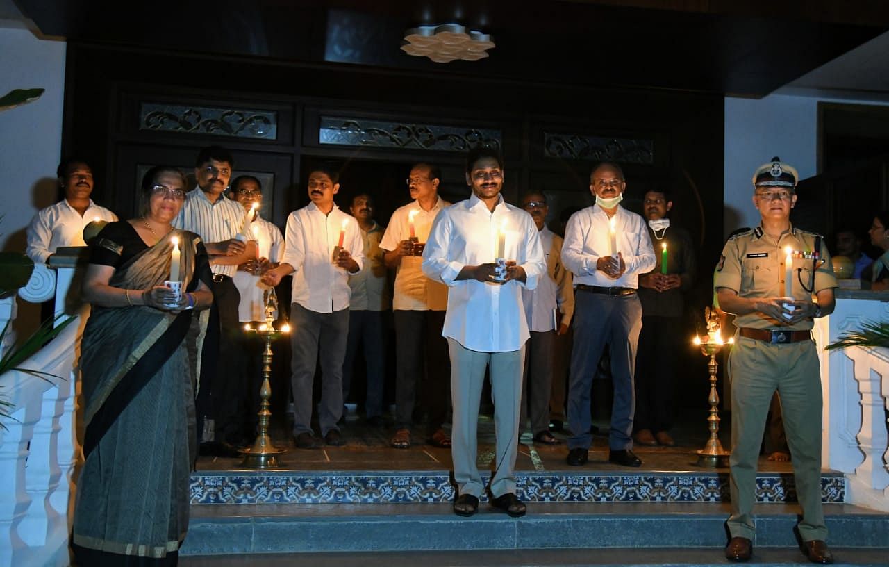 The Chief Minister held a candlelight vigil along with Chief Secretary Nilam Sawhney, Director General of Police D G Sawang, Principal Secretary Praveen Prakash and other officials. DH photo