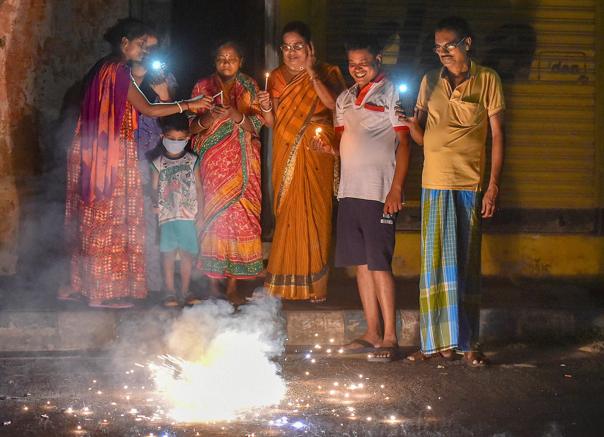 People light lamps and crackers amid the ongoing nationwide lockdown in the wake of coronavirus pandemic, in Kolkata, Sunday, April 5, 2020.  (PTI Photo)