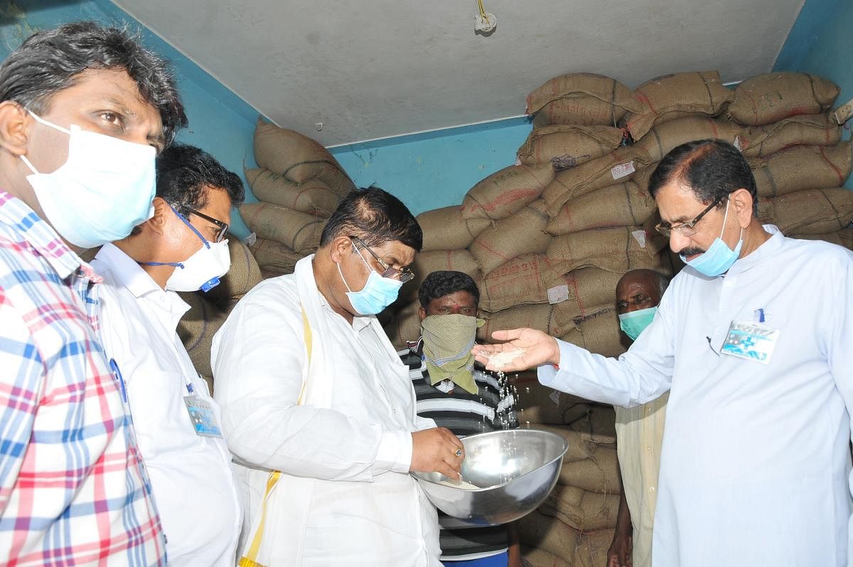 Food and Civil Supplies Minister K Gopalaiah inspects a ration shop in RV Colony in Tumakuru on Friday. DH Photo.