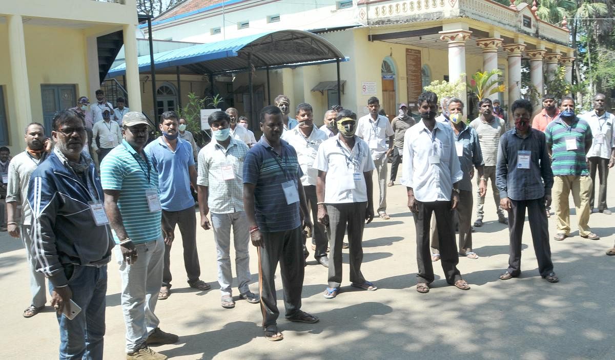 Civic workers gathered on the CMC premises in Chikkamagaluru to condemn the assault on a worker.