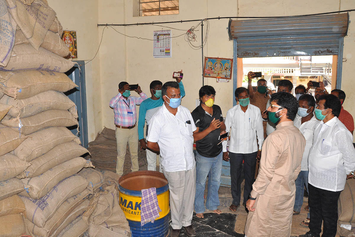 Chikkamagaluru District In-charge Minister C T Ravi inspects the godown of a fair price shop at Hiregowja in Chikkamagaluru taluk. DH photo 