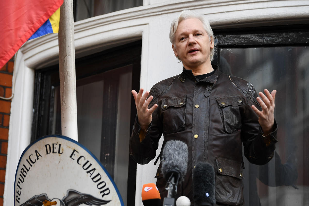 Wikileaks founder Julian Assange speaks on the balcony of the Embassy of Ecuador in London (AFP Photo)