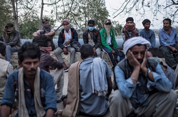 Labourers stranded near Delhi border (Picture credit: Reuters)