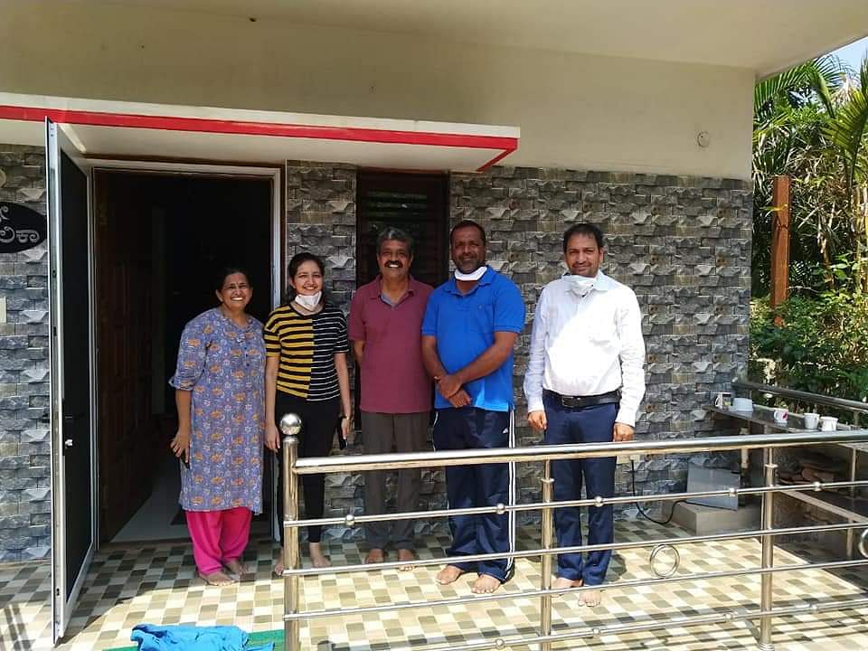 MLA U T Khader with the family of Shree Madhu Bhat at her house in Kulai in Mangaluru. (DH Photo)