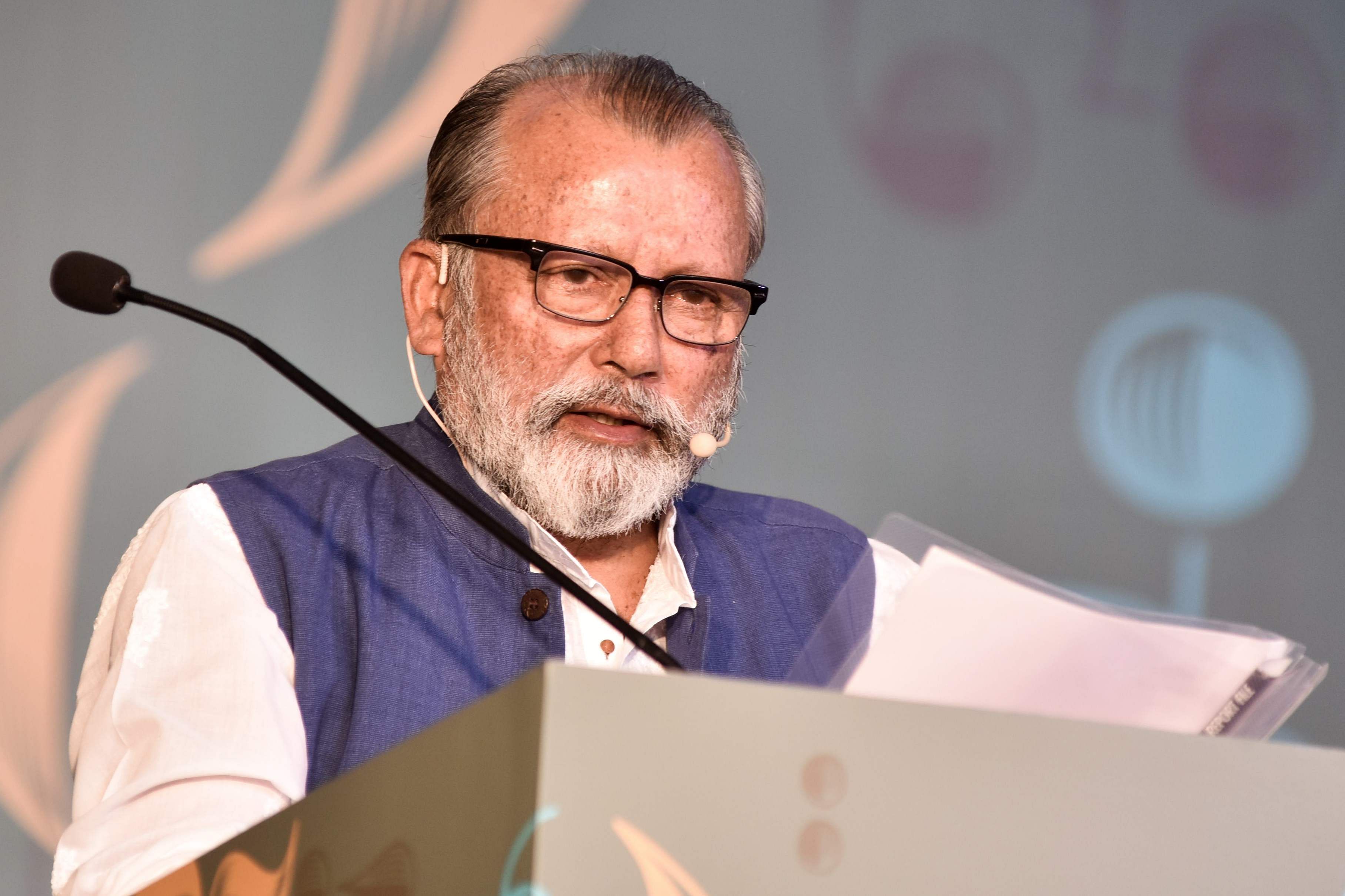 Starring Pankaj Kapoor in the role of a 'common man', the show explored the travails of a common man caught in the endless loop of red-tapeism and corruption in government offices. (DH Photo)