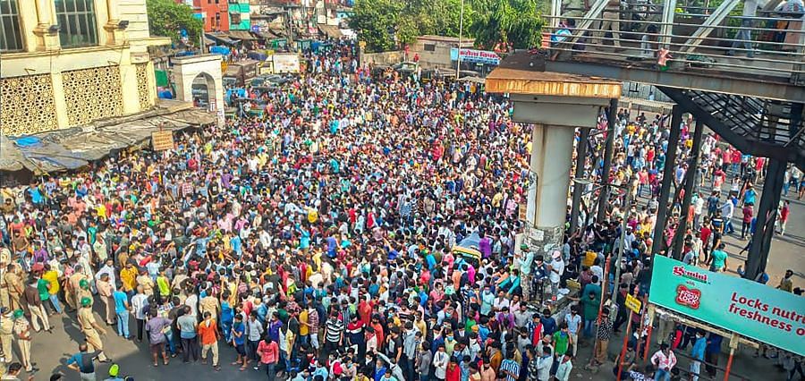 Migrant workers had gathered in huge numbers outside the railway station in Mumbai on Tuesday. Credit: PTI Photo