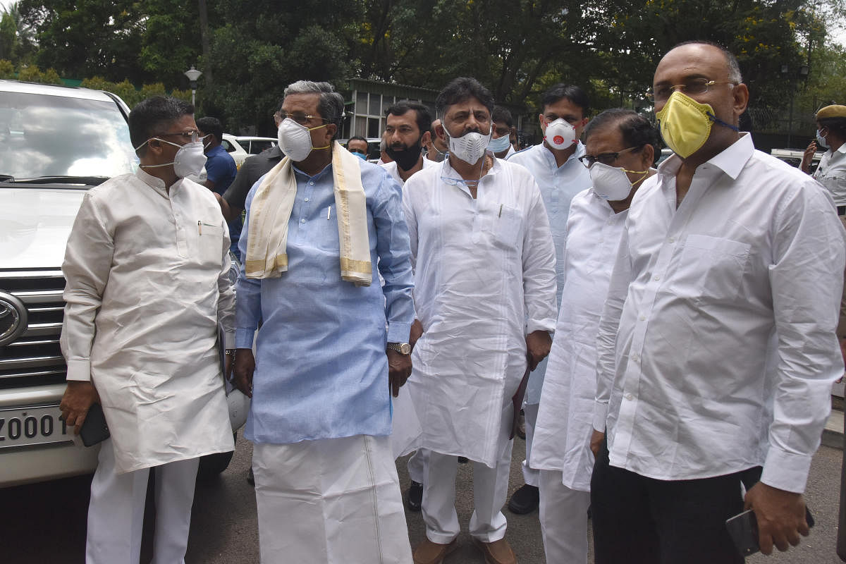 Congress leaders, under the leadership of KPCC President D K Shivakumar, submitted a memorandum to Chief Minister B S Yediyurappa in Bengaluru on Sunday. V S Ugrappa, Siddaramaiah, Salim Ahmed, G Parameshwara, Dinesh Gundurao and others seen. Photo by S K