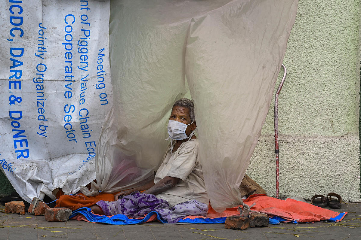 A homeless wearing a mask near the AIIMS hospital during the 21-day nationwide lockdown in the wake of coronavirus pandemic, in New Delhi. Credit: PTI Photo