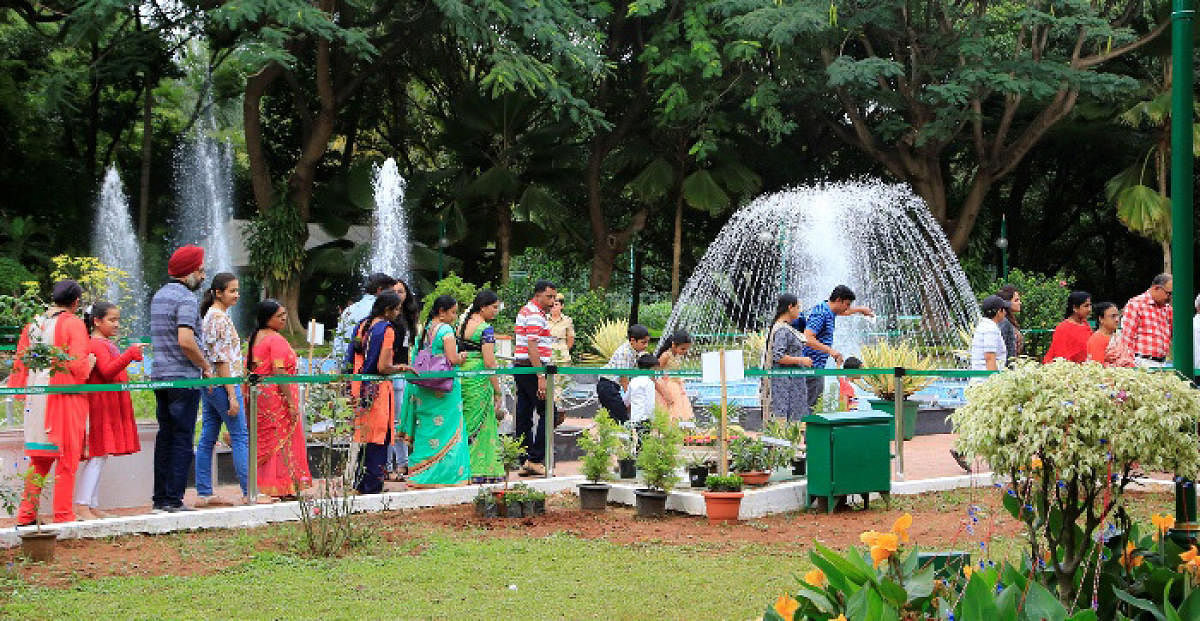 Visitors throng the Raj Bhavan on Thursday.