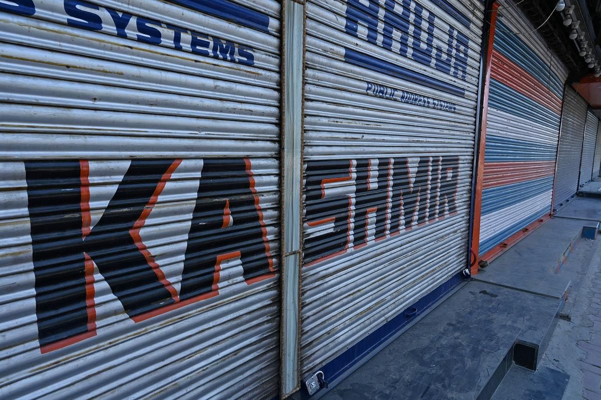  Some shops open for a few hours early in the morning and late in the evening in certain areas, including in the city centre of Lal Chowk in Srinagar, but the main markets are shut. Photo/AFP