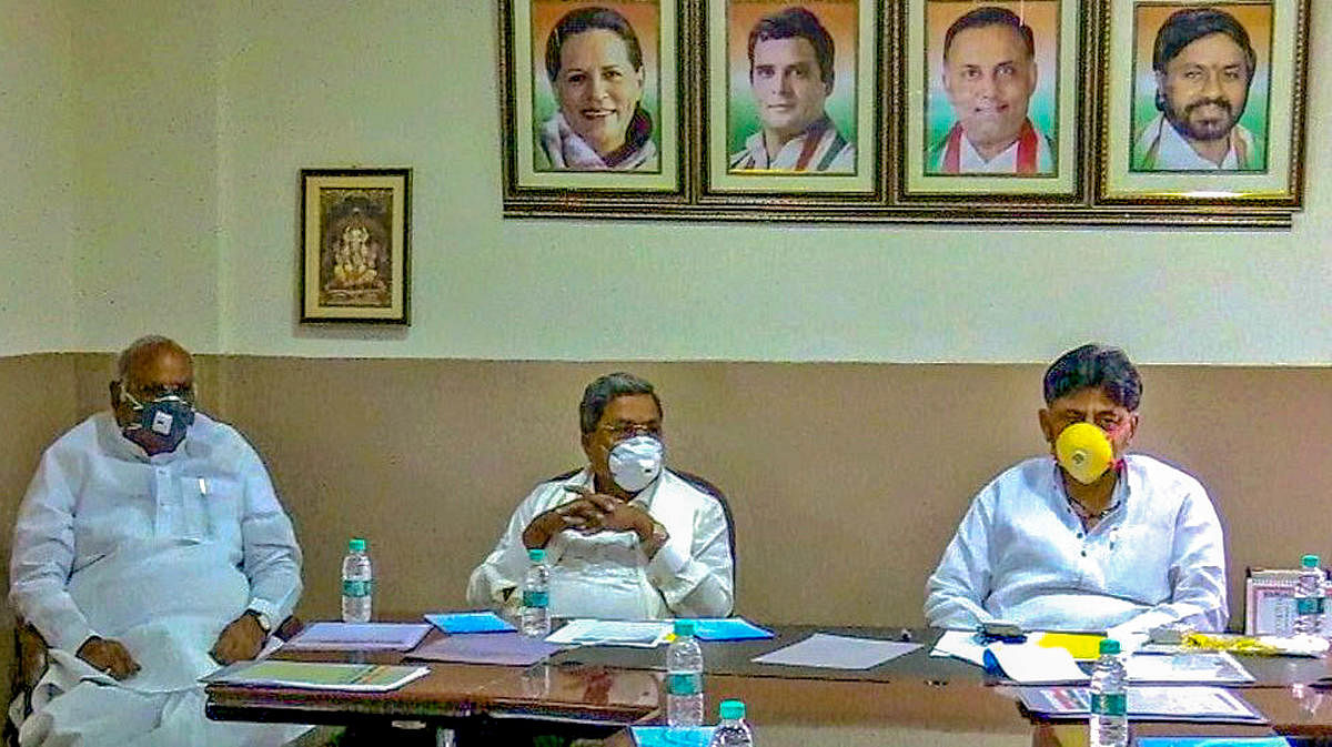State Pradesh Congress Committee president DK Shivakumar (R) chairs a meeting with senior party leaders Siddaramaiah (C) and Mallikarjun Kharge (L) at KPCC office (PTI Photo)