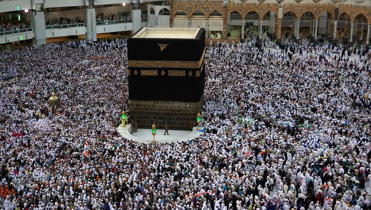 Muslim pilgrims gather for prayers at the Grand Mosque in Saudi Arabia's holy city of Mecca on August 22, 2018, during the annual Hajj pilgrimage. - Muslims from across the world gather in Mecca in Saudi Arabia for the annual six-day pilgrimage, one of th