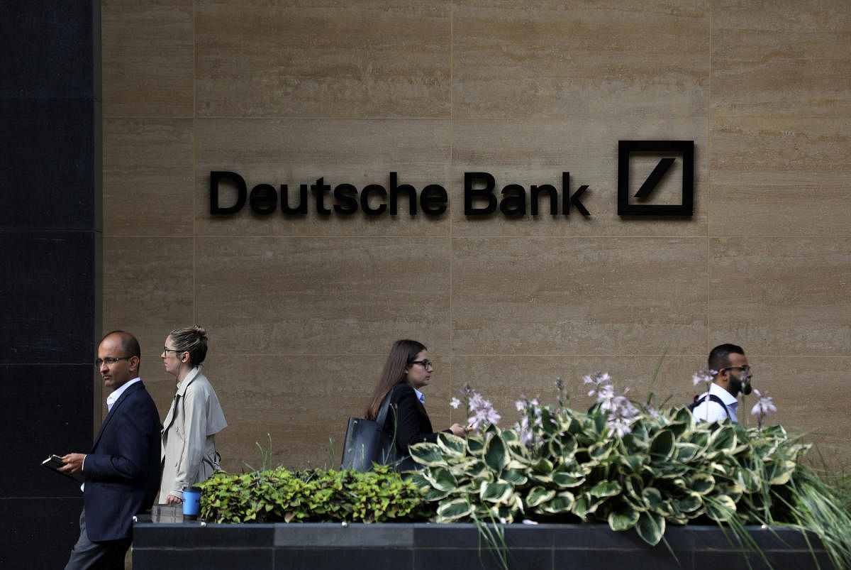 People walk past a Deutsche Bank office in London (Reuters Photo/Simon Dawson)