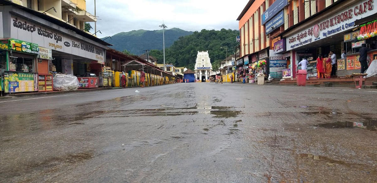 Car street of Kukke Subrahmanya wears a deserted look following a decline in the visit of devotees on Sunday.