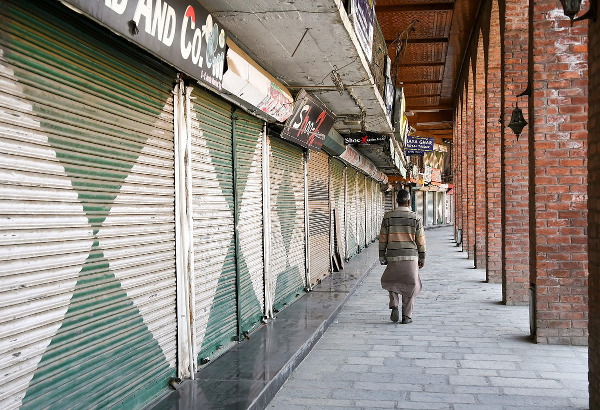 Closed market in Srinagar (PTI Photo)