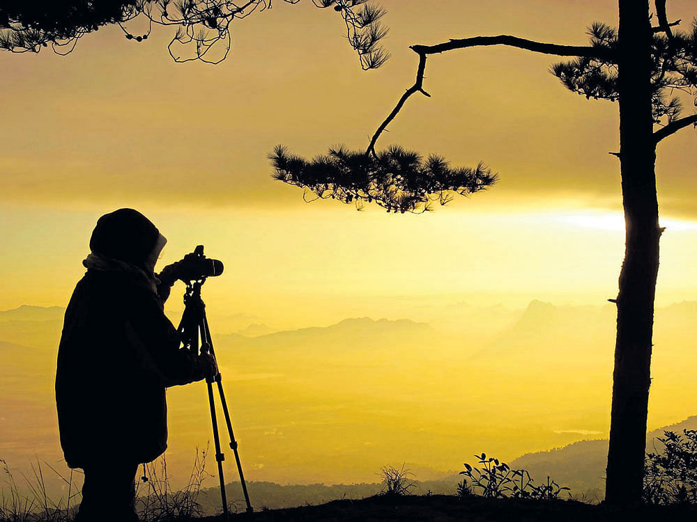 An image of a photographer clicking pictures. Image for representation 