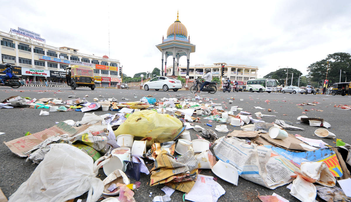 The BBMP has decided to crack down on littering, open defecation and urination in public.