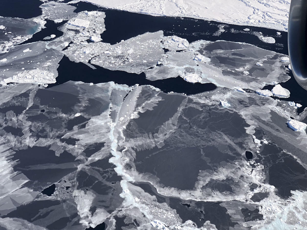 Image of glacier melting (AFP Photo)
