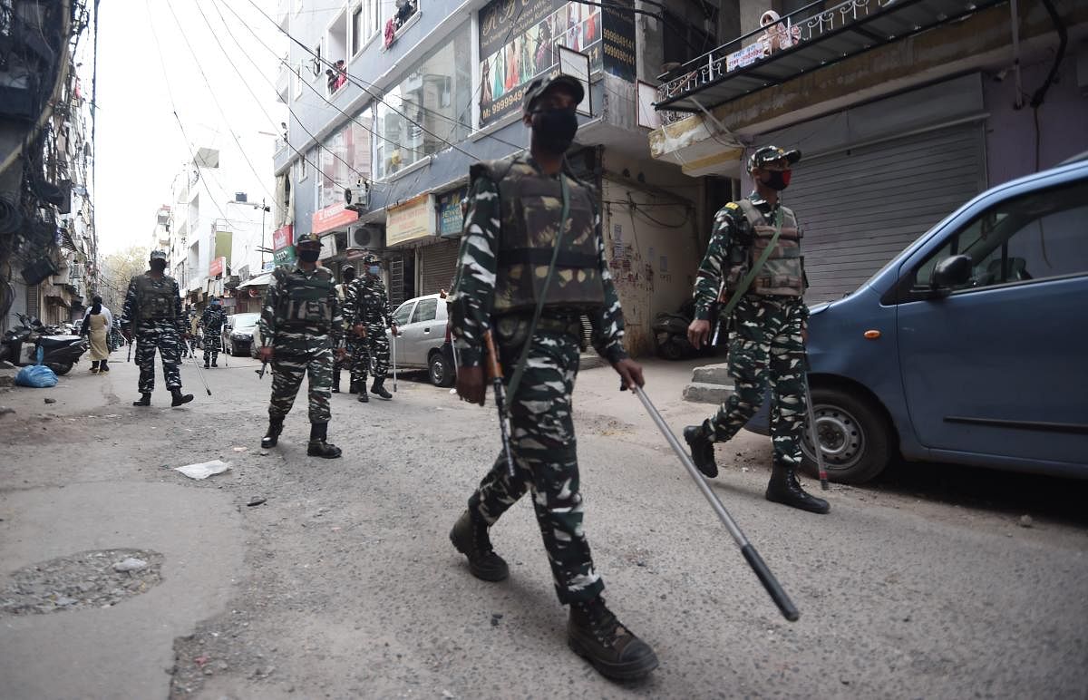 Central reserve police force (CRPF) patrol in a residential area during a government-imposed nationwide lockdown (AFP Photo)