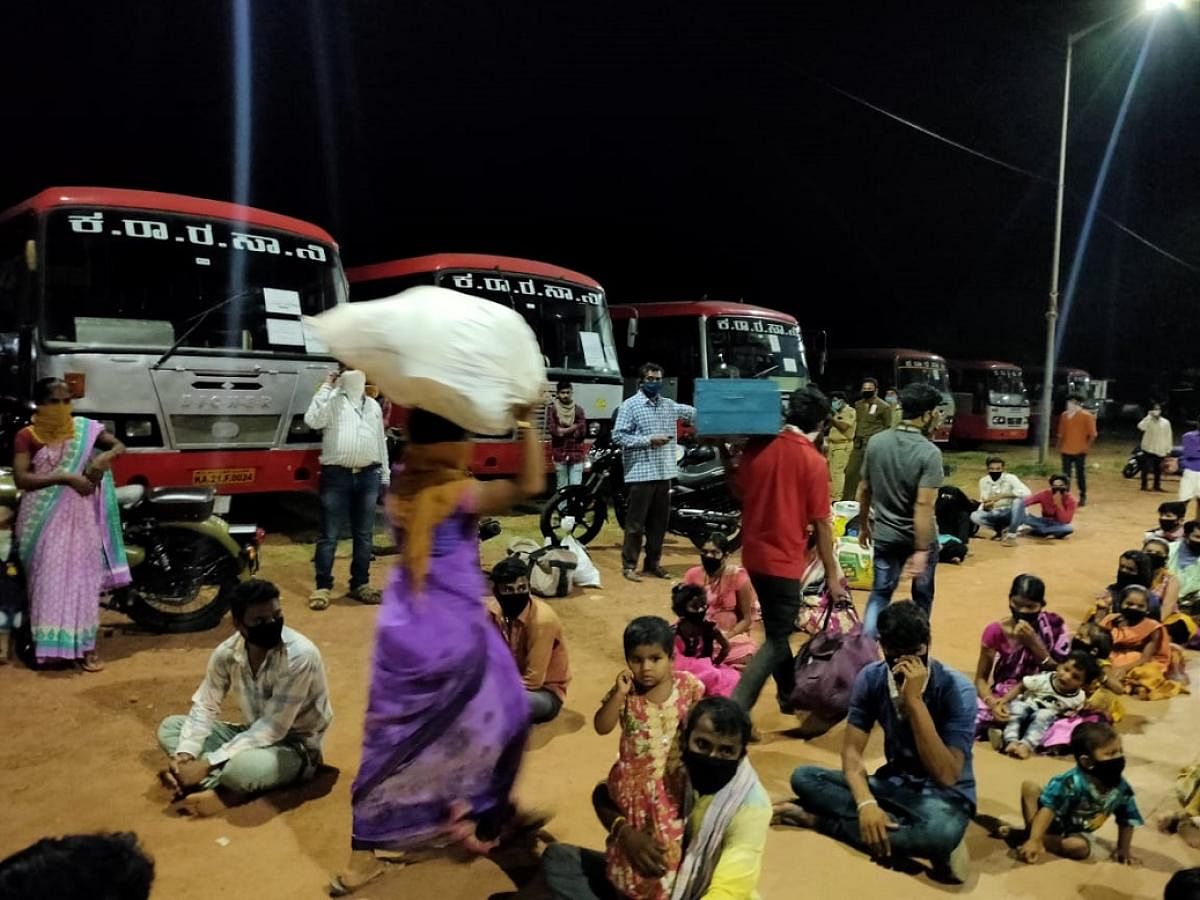 As many as 435 labourers at Puttur bus stand on Friday night, prior to boarding 20 KSRTC buses to their villages.