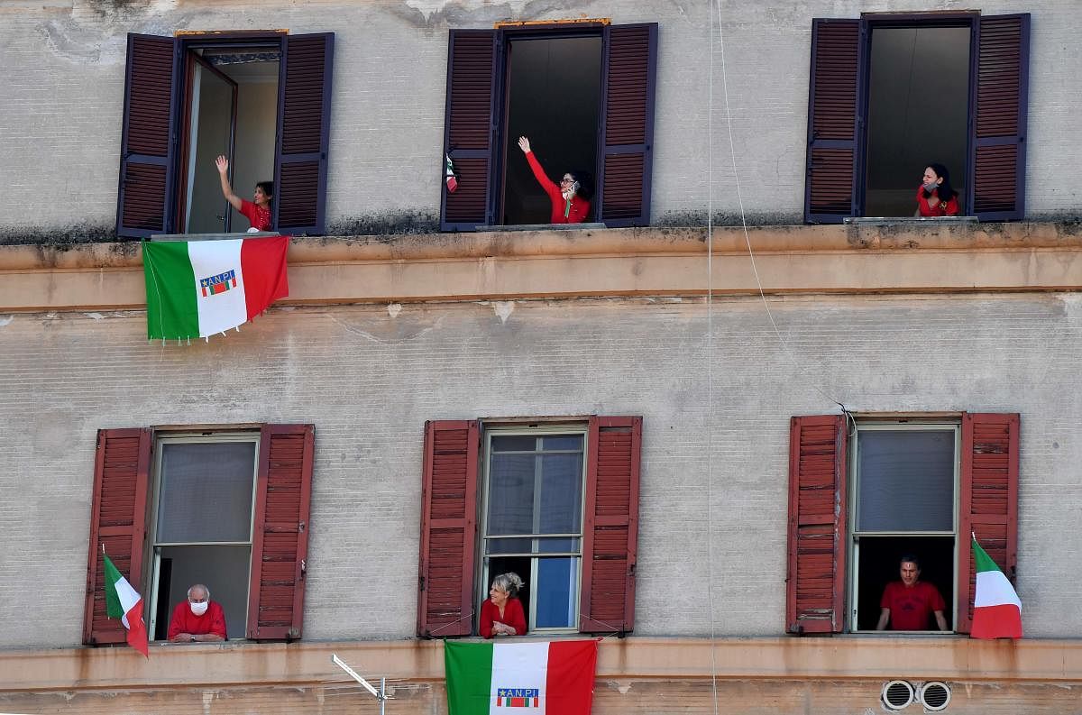 Residents with Italian flags amid COVID-19 pandemic(AFP Photo)
