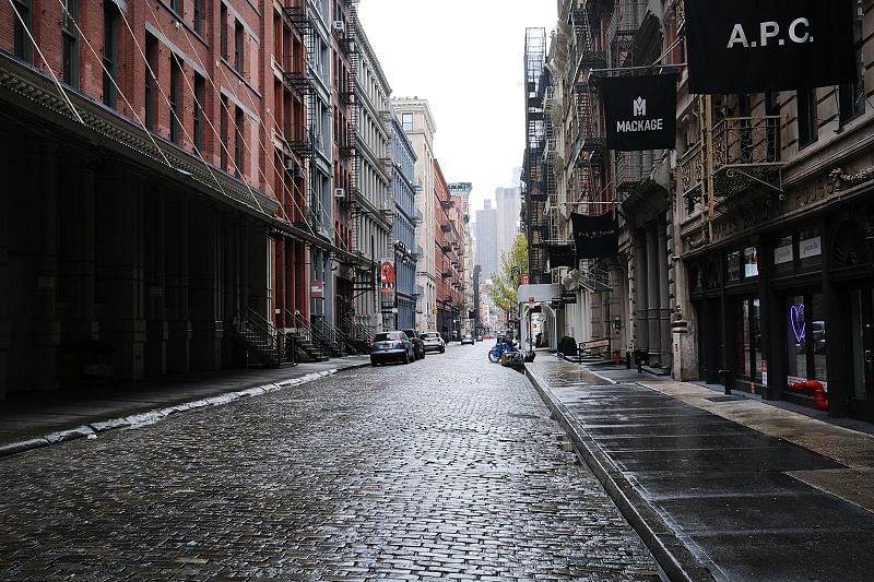 Manhattan streets stand nearly empty in the popular Manhattan shopping district. (AFP Photo)