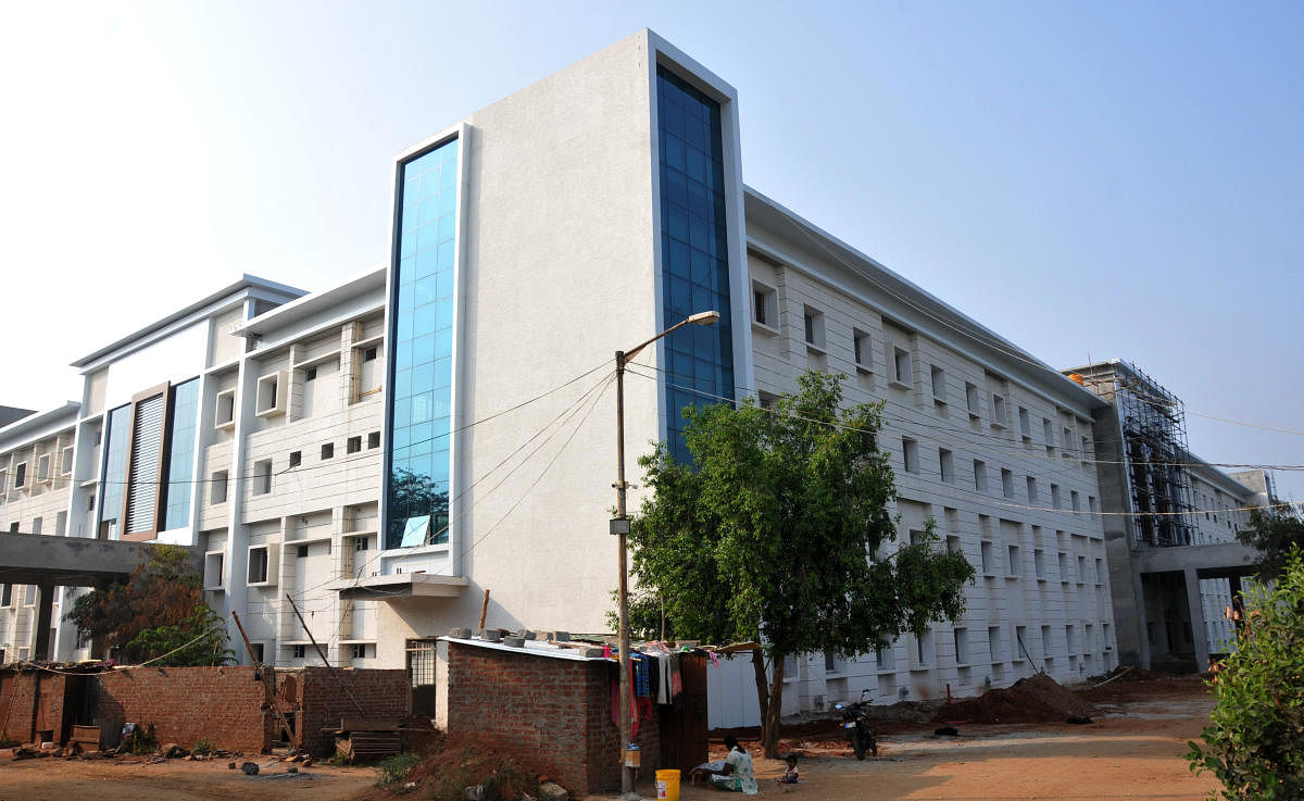 A view of the district hospital in Mysuru. DH PHOTO