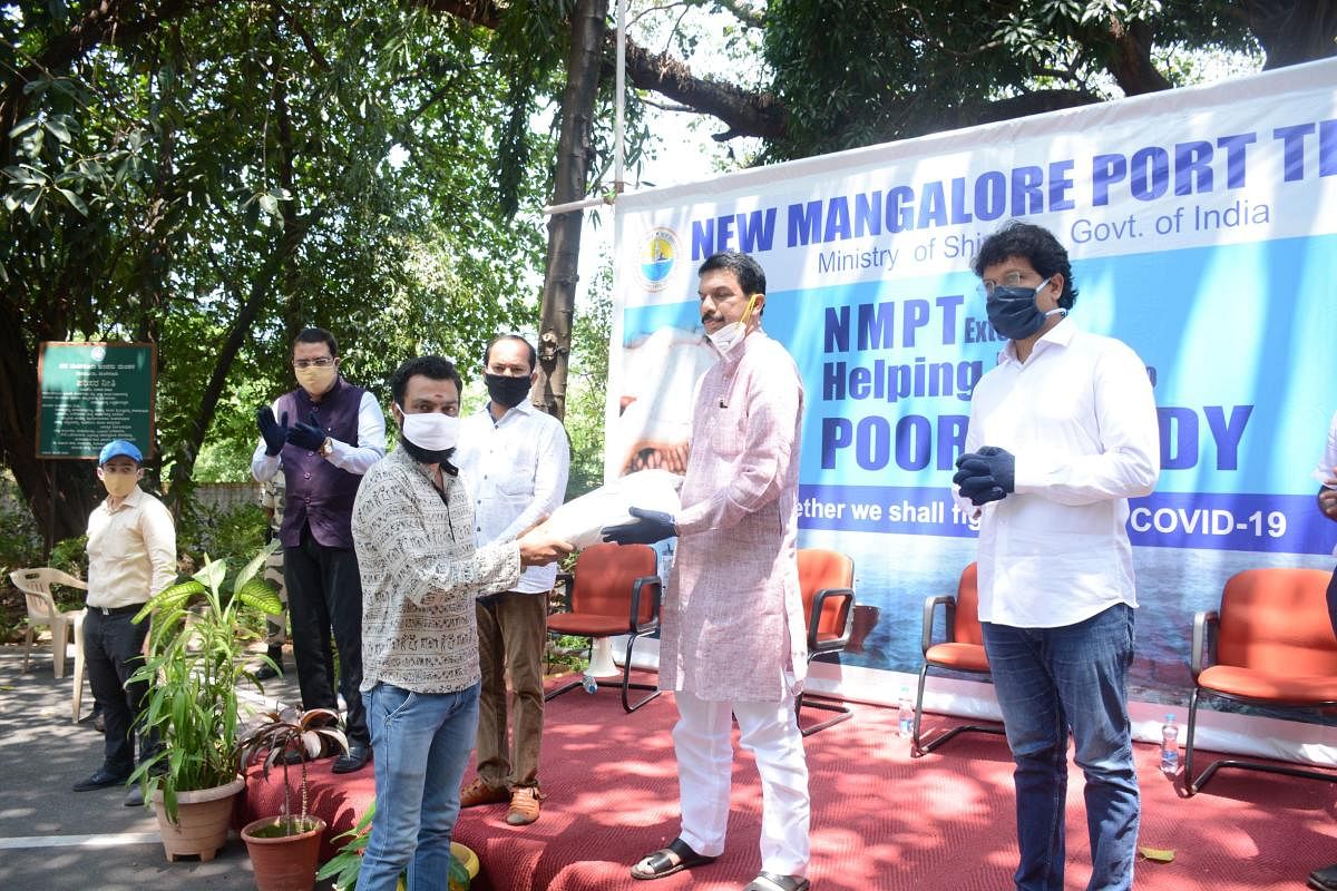 MP Nalin Kumar Kateel hands over a kit to the needy, at Panambur.