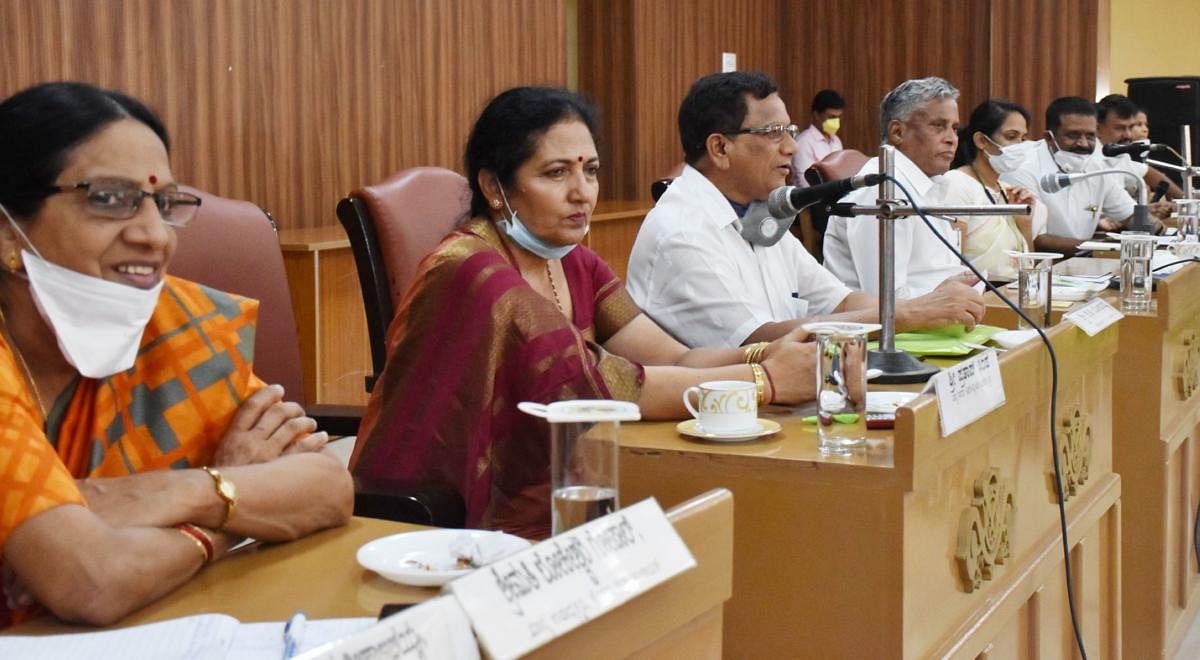 District In-charge minister V Somanna chairs a meeting in Zilla Panchayat Auditorium in Madikeri on Tuesday. DH Photo