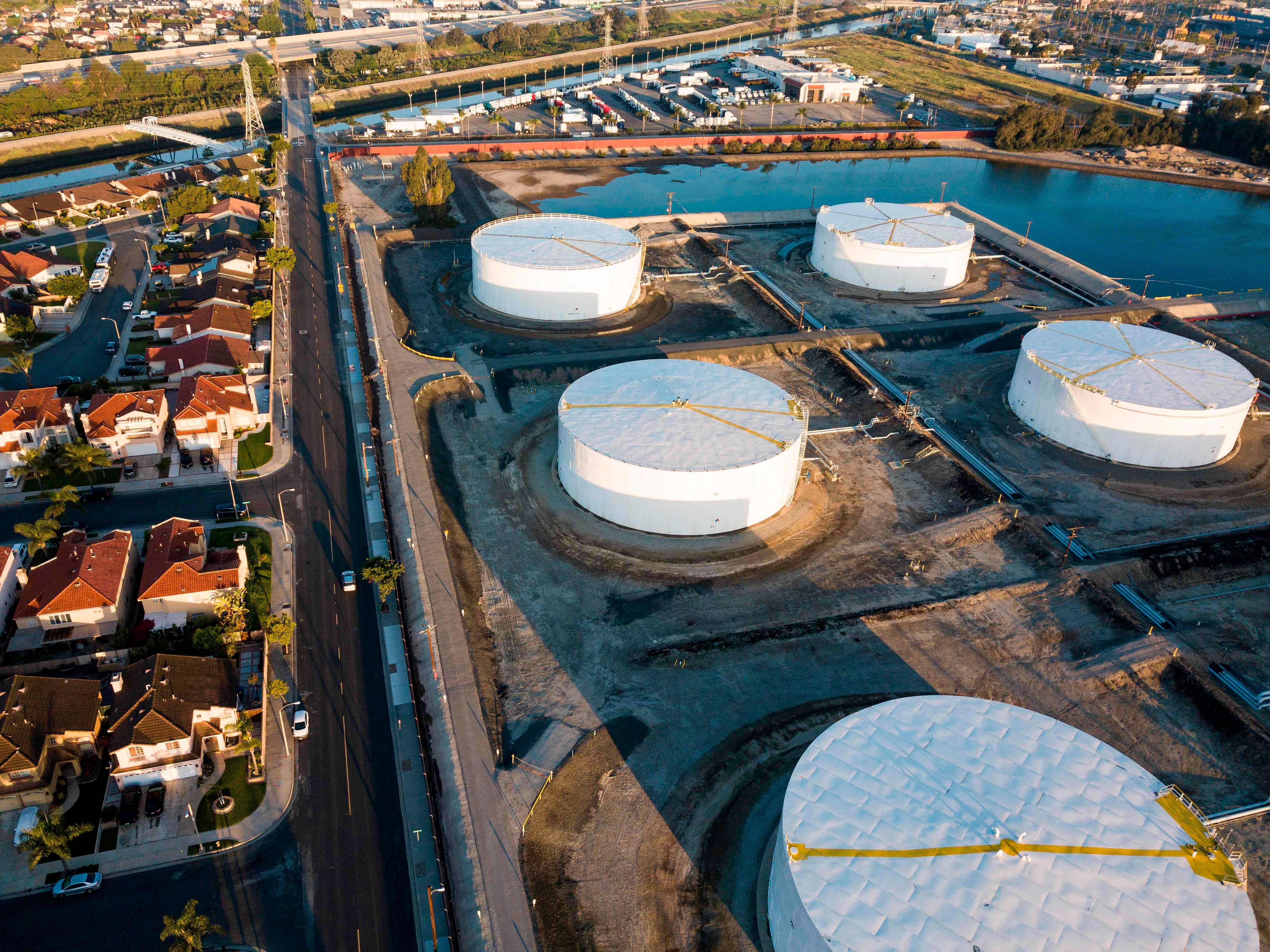 Oil-storage tanks are seen from above in Carson, California. (AFP Photo)