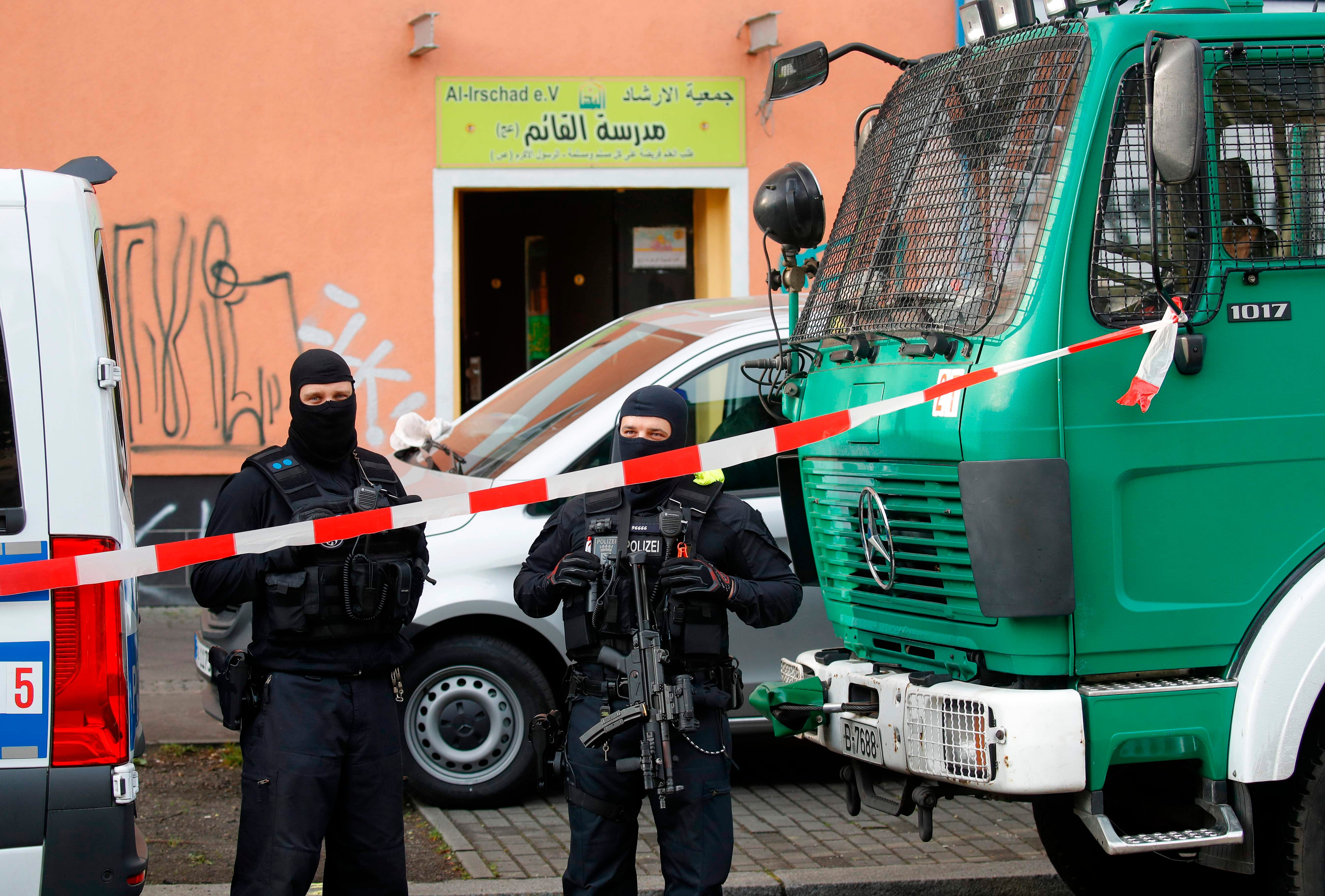 Poilice stand in front of Al-Irschad Mosque during a raid on April 30, 2020 in Berlin, after dozens of police and special forces stormed mosques and associations linked to Hezbollah in Bremen, Berlin. (AFP Photo)