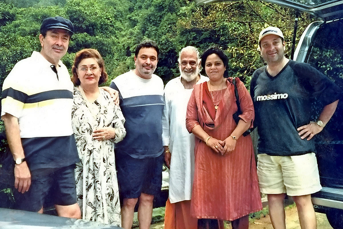 Rishi Kapoor with family members during their visit to Kukke Subrahmanya Temple.