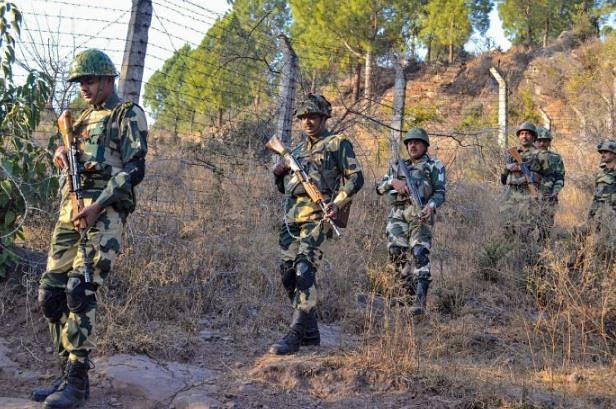 Indian Army patrolling the LoC border in Kashmir (PTI File Photo)