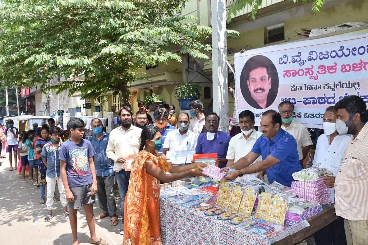 Kannada Book Authority Chairman Nandish Hanchya, BJP state slum morcha general secretary R Raghu and corporator Ma Vi Ramprasad distribute books and board games to children in Mysuru recently.