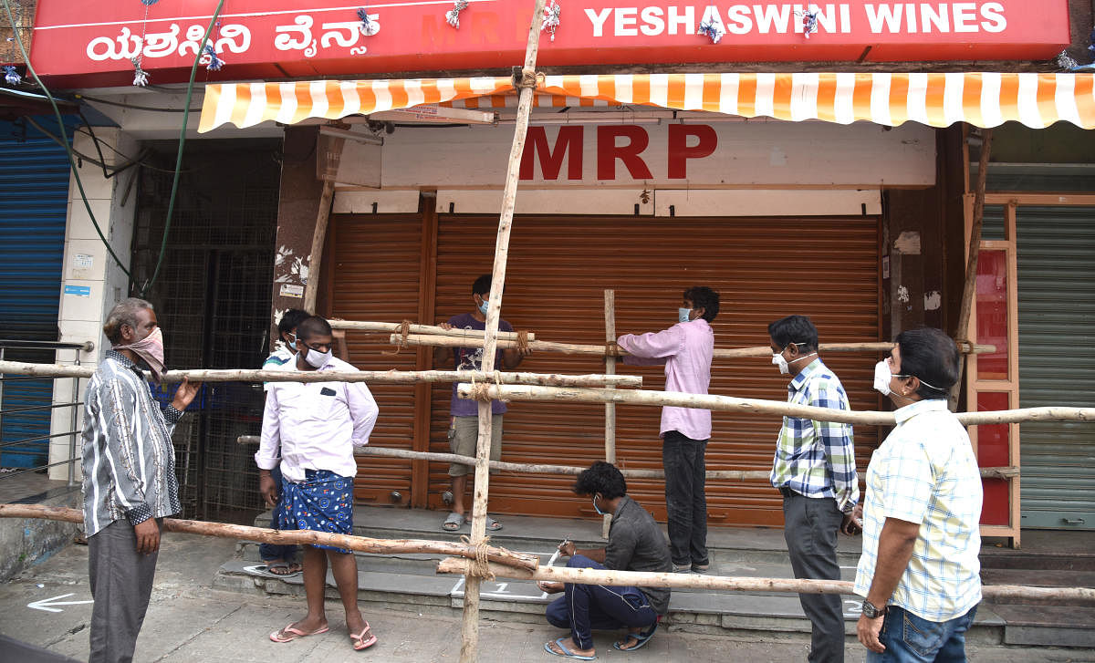 Liquor shops readying for reopening (DH Photo)