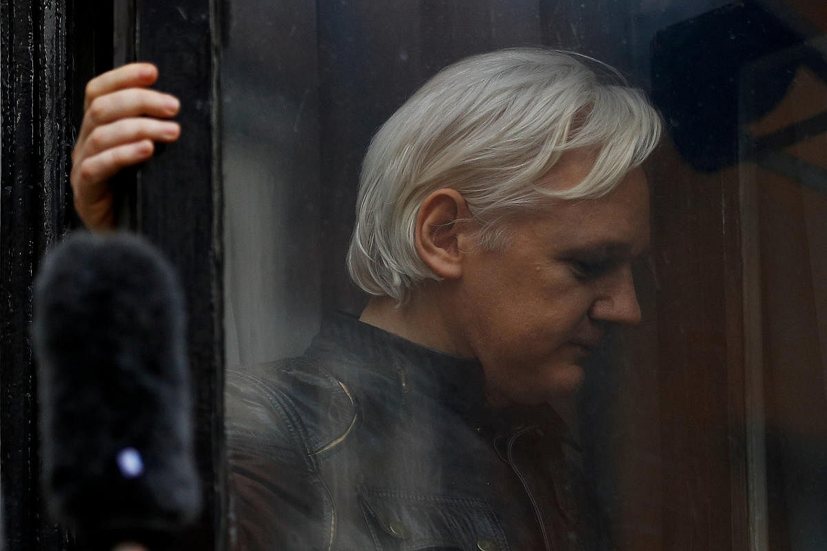 WikiLeaks founder Julian Assange is seen on the balcony of the Ecuadorian Embassy in London, Britain, May 19, 2017. (REUTERS Photo)