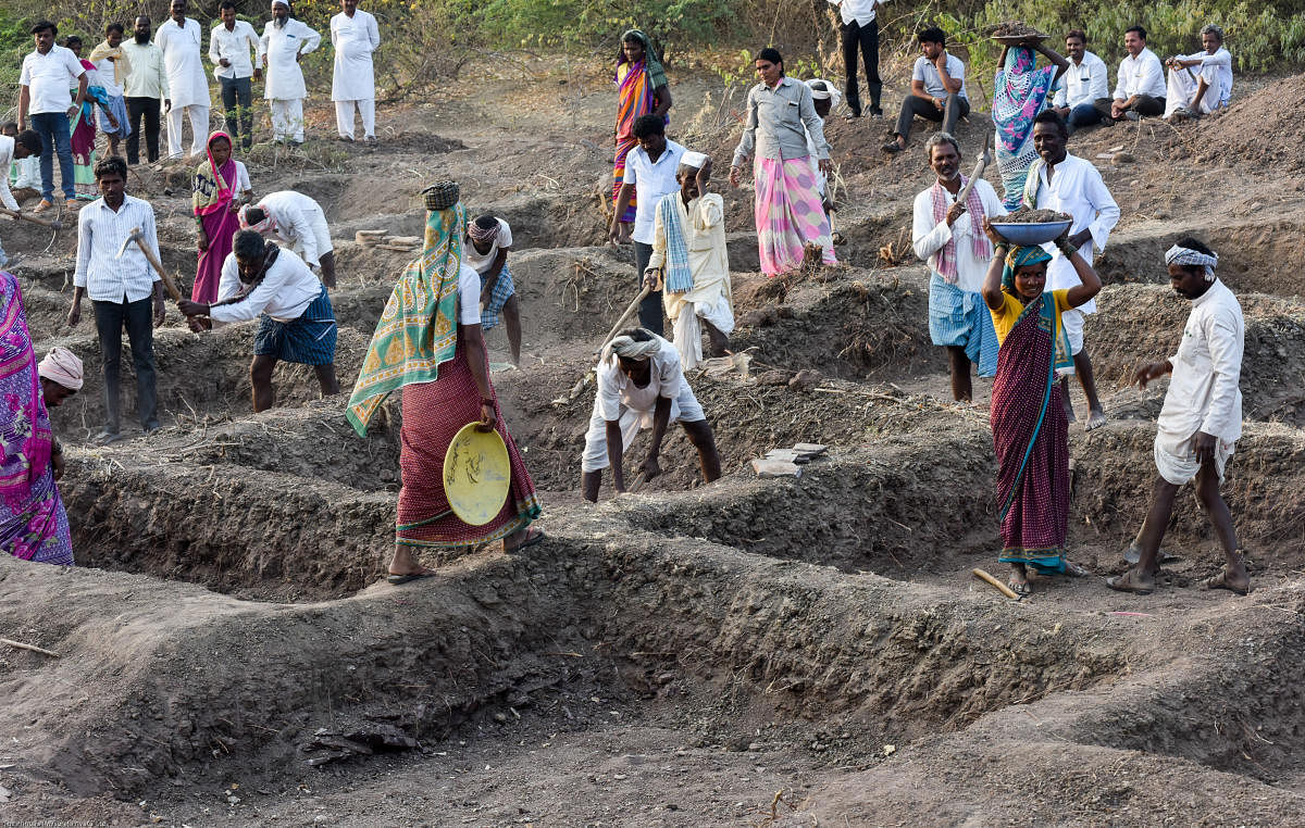 MNREGA works in Kudachi village in Yadrami taluk in Kalaburagi District - Photo/ Prashanth HG