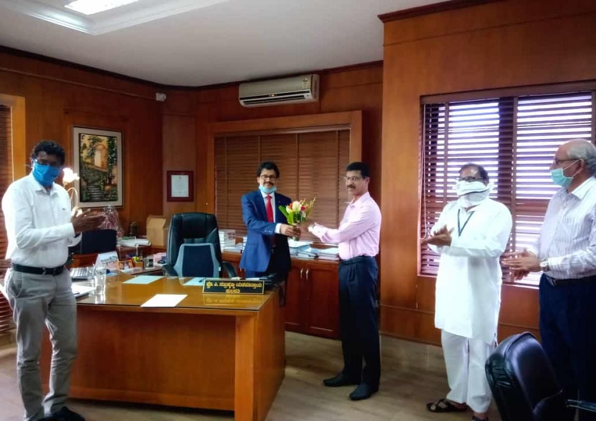 A file photo of Prof M Jayashankar (second from right) present when new registrar assumed charge in Mangalore University recently.