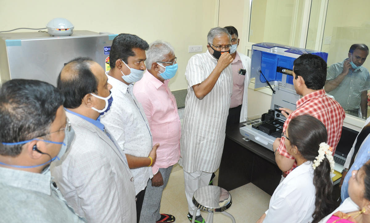 District In-charge Minister S Suresh Kumar inaugurates the Covid-19 lab at the Government Medical College in Yadabetta, Chamarajanagar, on Wednesday. Deputy Commisioner M R Ravi, MLAs C S Niranjan Kumar and N Mahesh and Dean Dr Sanjeev are seen.